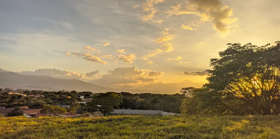 alajuela buen tiempo puesta de sol soleada 